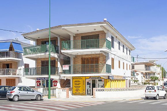 To rent Commercial property Oliva
