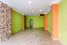 Local comercial en Oliva - OBJU